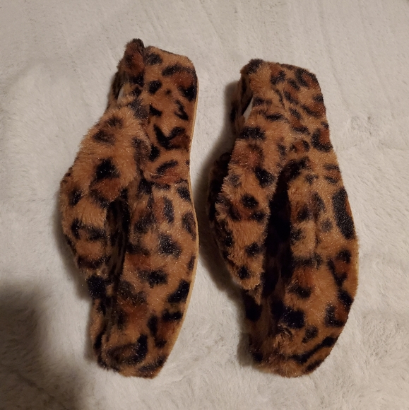 Crown & Ivy Faux Fur Platform Sandals - Picture 2 of 7